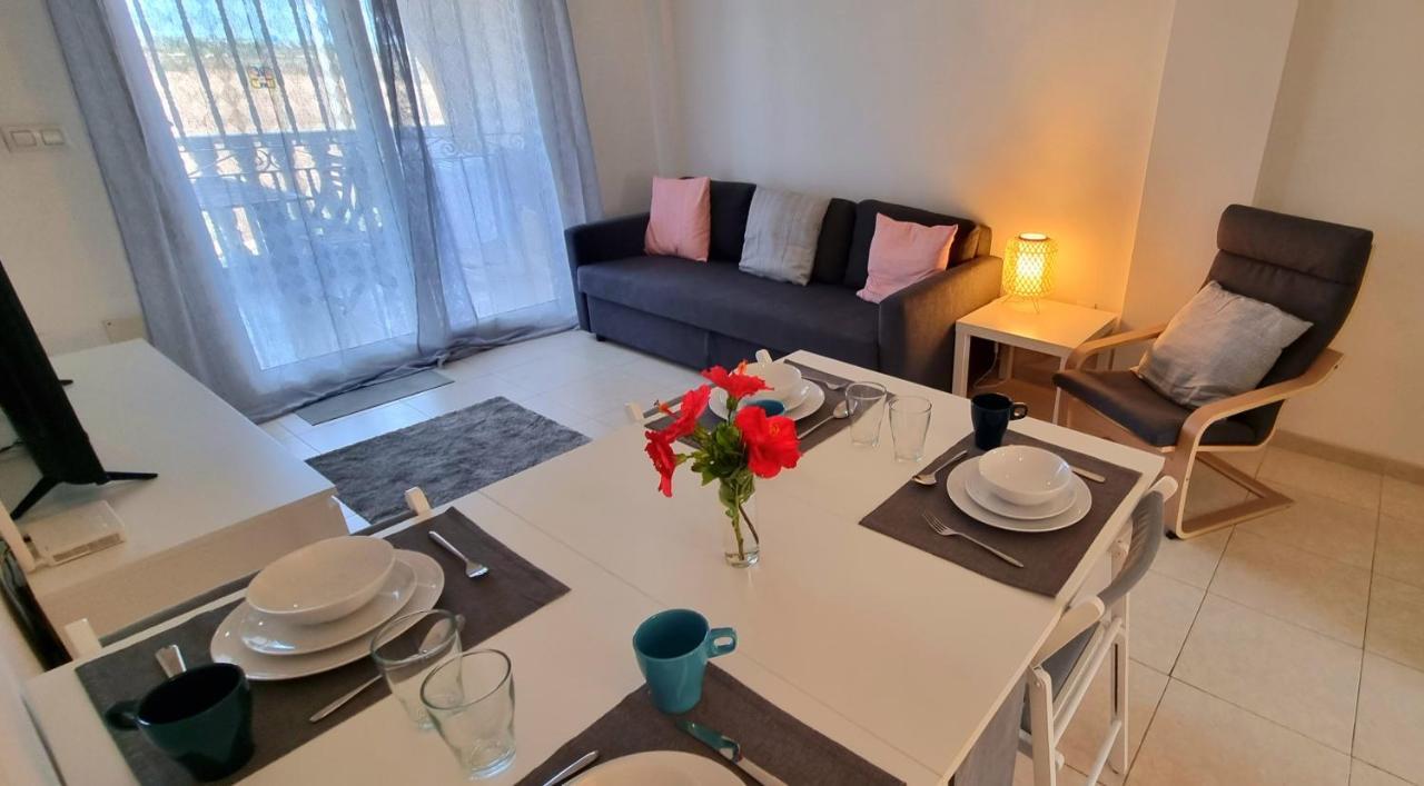 Апартаменти Lovely 2 Bed, 2 Bath Apt With 2 Large Pools Лос-Алькасарес Екстер'єр фото